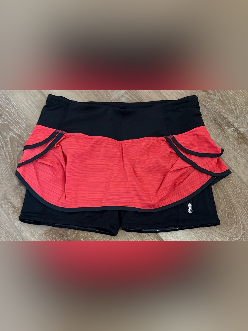 LULULEMON SIZE 6 RED / BLACK Run Speed Squad Skirt / Short EXCELLENT Pre-Own